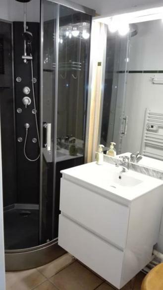 Charmant T2 Avec Cabine Fermee Et Terrasse Les Angles (Pyrenees-Orientales) Exterior foto